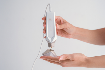 Tripollar Aura - Soin complet: Radiofréquence Multi-RF + LED rouge + DMA (Dynamic Muscle Activation)