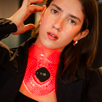 FOREO | FAQ™ 211 | Masque LED anti-âge pour le cou et le décolleté